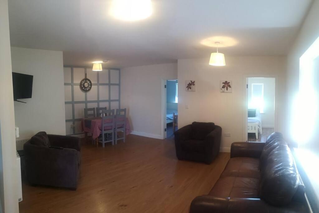 Spacious And Warm 2 Bedroom Apartment Sleeps Up To 5 Athy Extérieur photo