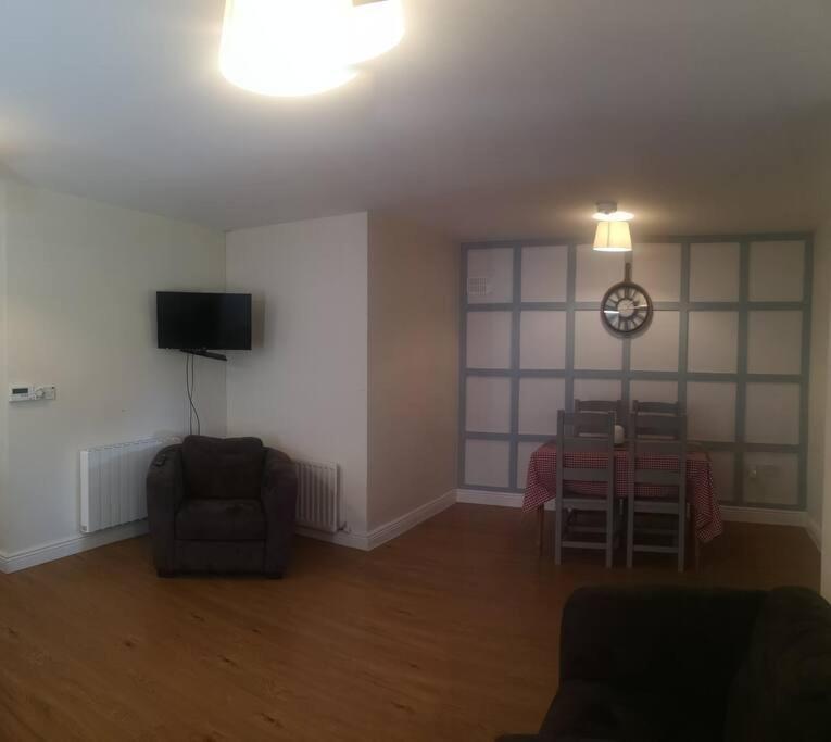 Spacious And Warm 2 Bedroom Apartment Sleeps Up To 5 Athy Extérieur photo